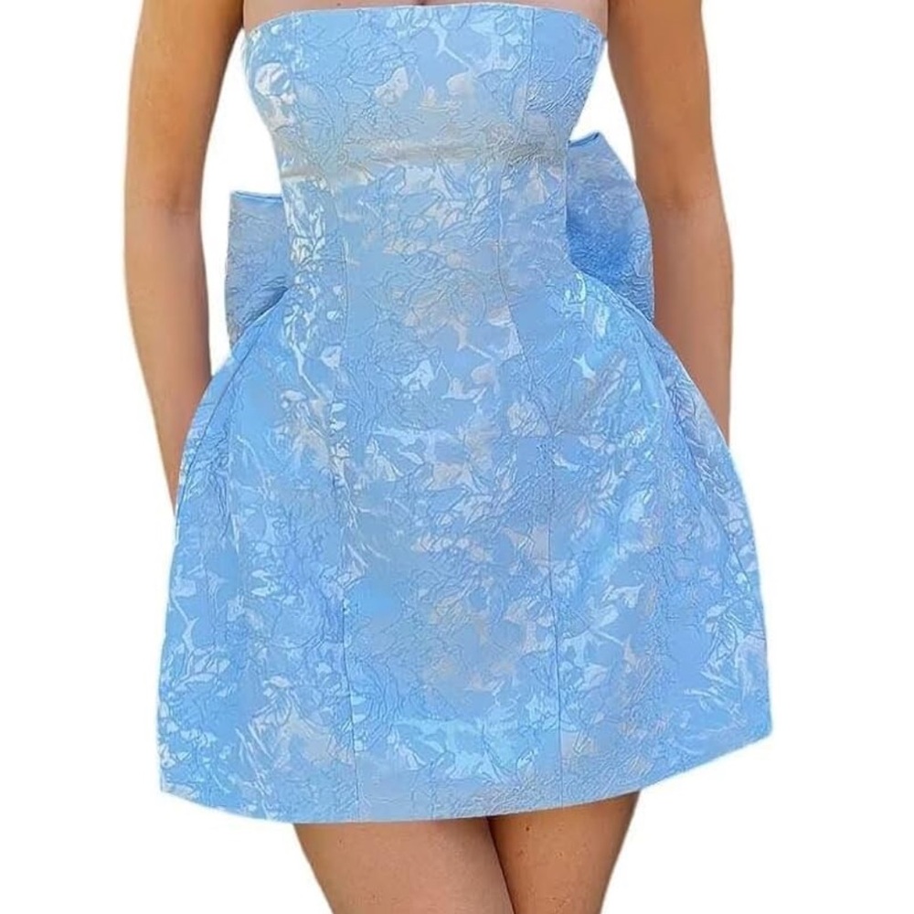 Super cute light blue, strapless dress.